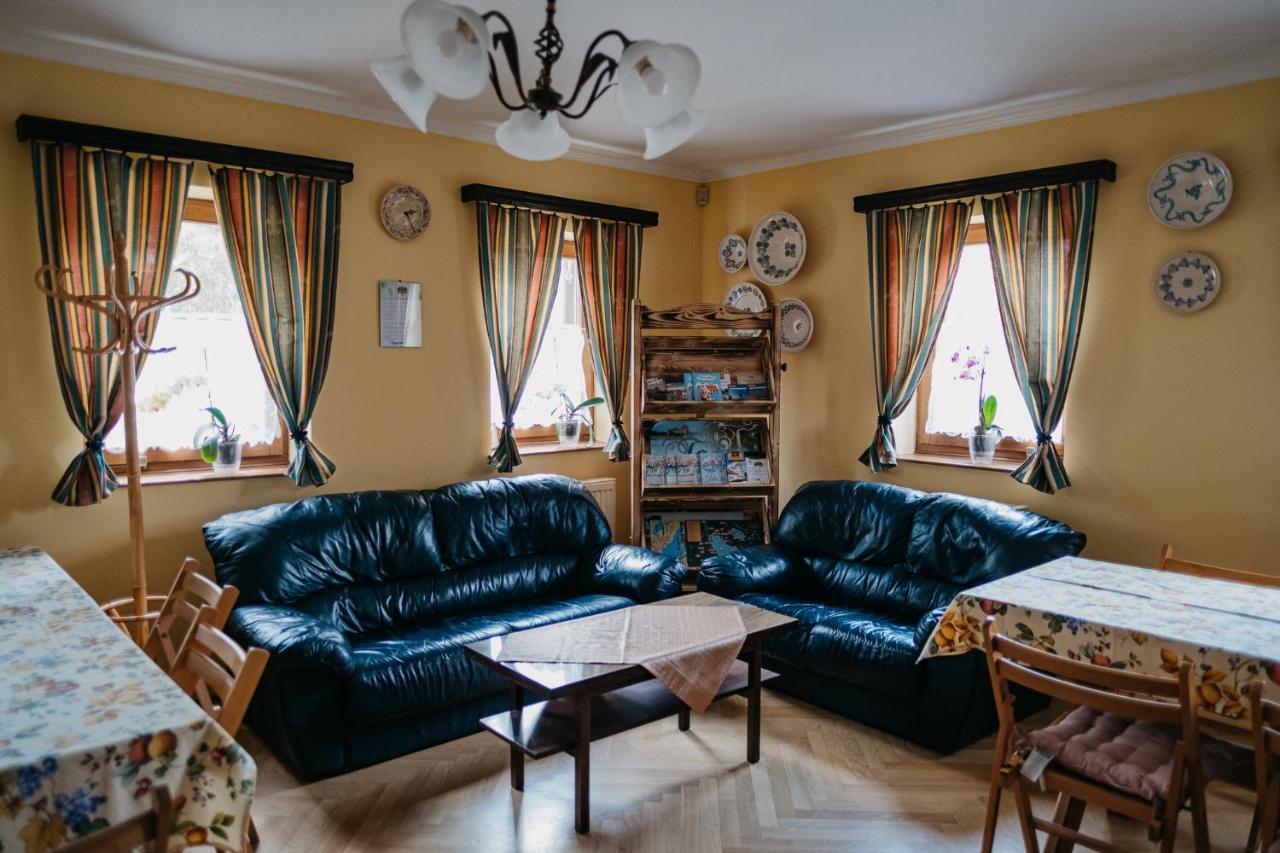 Hemina Vendeghaz Hotel Tata Ngoại thất bức ảnh