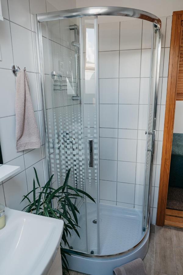 Hemina Vendeghaz Hotel Tata Ngoại thất bức ảnh