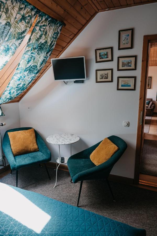 Hemina Vendeghaz Hotel Tata Ngoại thất bức ảnh